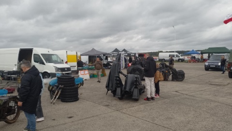 Pasjonaci motoryzacji spotkali się w Toruniu i wzięli udział w Motobazarze/fot.: Michał Zaręba