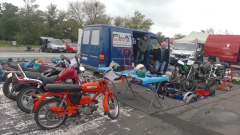 Pasjonaci motoryzacji spotkali się w Toruniu i wzięli udział w Motobazarze/fot.: Michał Zaręba