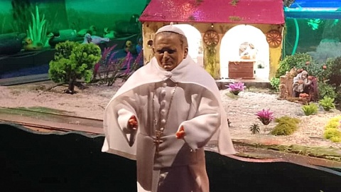 Wśród figur można dostrzec Mikołaja Kopernika i Jana Pawła II. Fot. Michał Zaręba/PR PiK