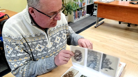 Pan Dariusz Meller i jego zbiory. Fot. Adriana Andrzejewska-Kuras/PR PiK