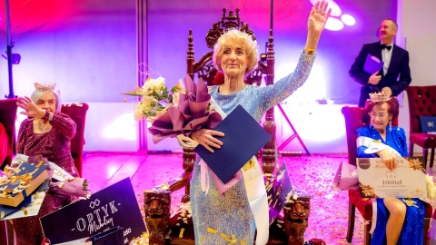 Tytuł najpiękniejszej i korona „Miss 80 plus” dla Pani Anny Fabiszak z Bydgoszczy. Fot. Politechnika Bydgoska