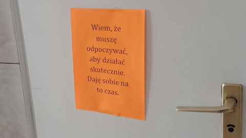 W różnych miejscach touńskiego liceum można było znaleźć bardzo ważne prawdy. Fot. Michał Zaręba/PR PiK