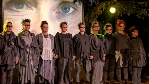 Czerpiąc z siły teatru, wydobywają swoją kobiecą moc. Fot. facebook.com/scenakobiettorun