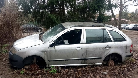 Porzucone auta stoją w różnych punktach miasta miesiącami. Fot. Michał Zaręba/PR PiK