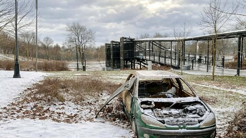 Porzucone auta stoją w różnych punktach miasta miesiącami. Fot. nadesłane