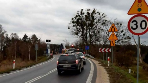Droga Wojewódzka nr 254 ma nową nawierzchnię, ale szereg ograniczeń prędkości. Fot. nadesłane
