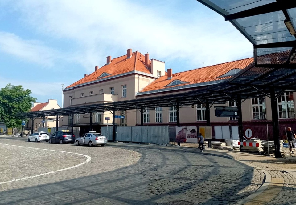 Opóźniają się pace przy gruntownej modernizacji dworca kolejowego Toruń Miasto. Fot. Michał Zaręba/PR PiK