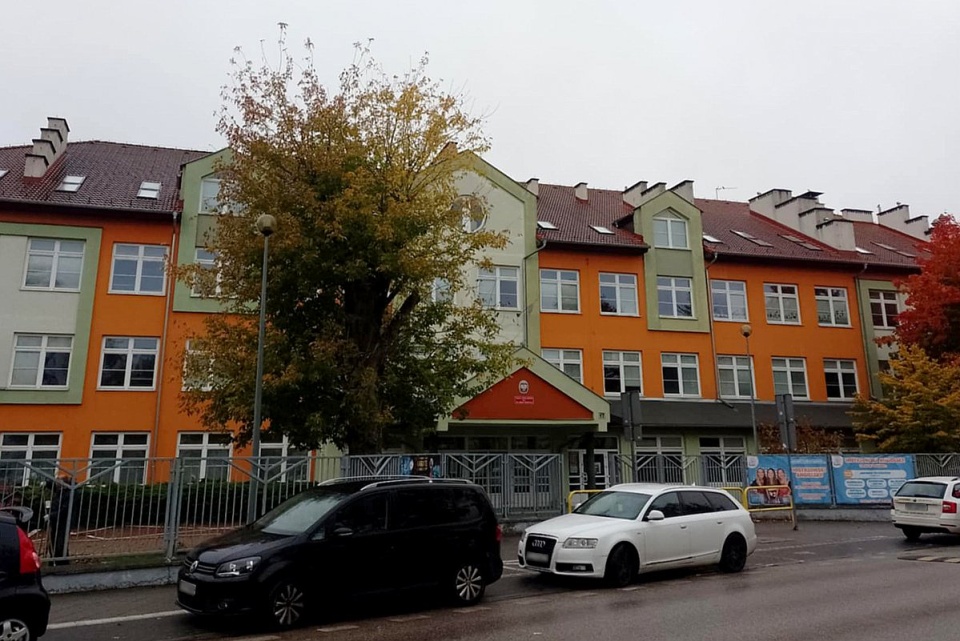 Siedmioro dzieci z tej szkoły trafiło do szpitala z objawami zatrucia. Fot. Michał Zaręba/PR PiK
