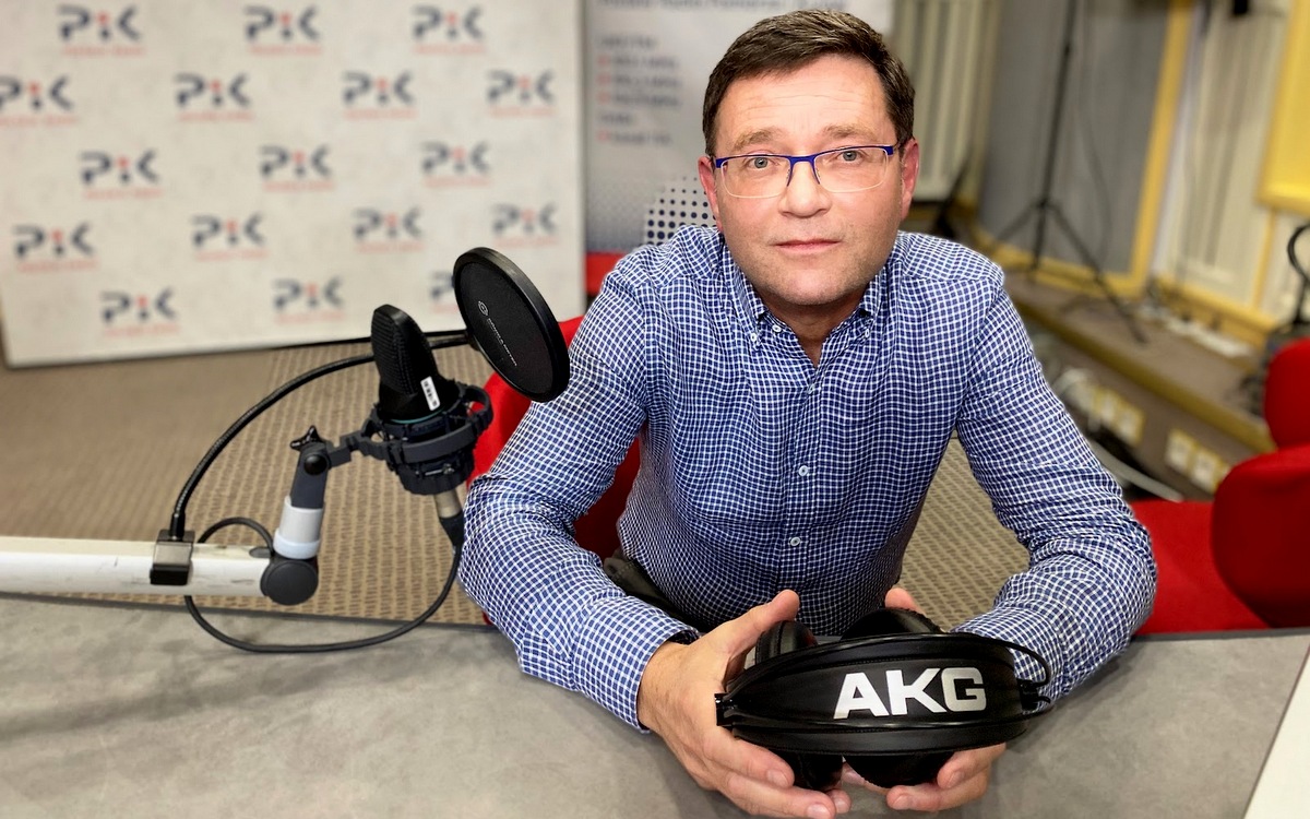 Maciej Figas w studiu Polskiego Radia PiK. Fot. Magda Jasińska