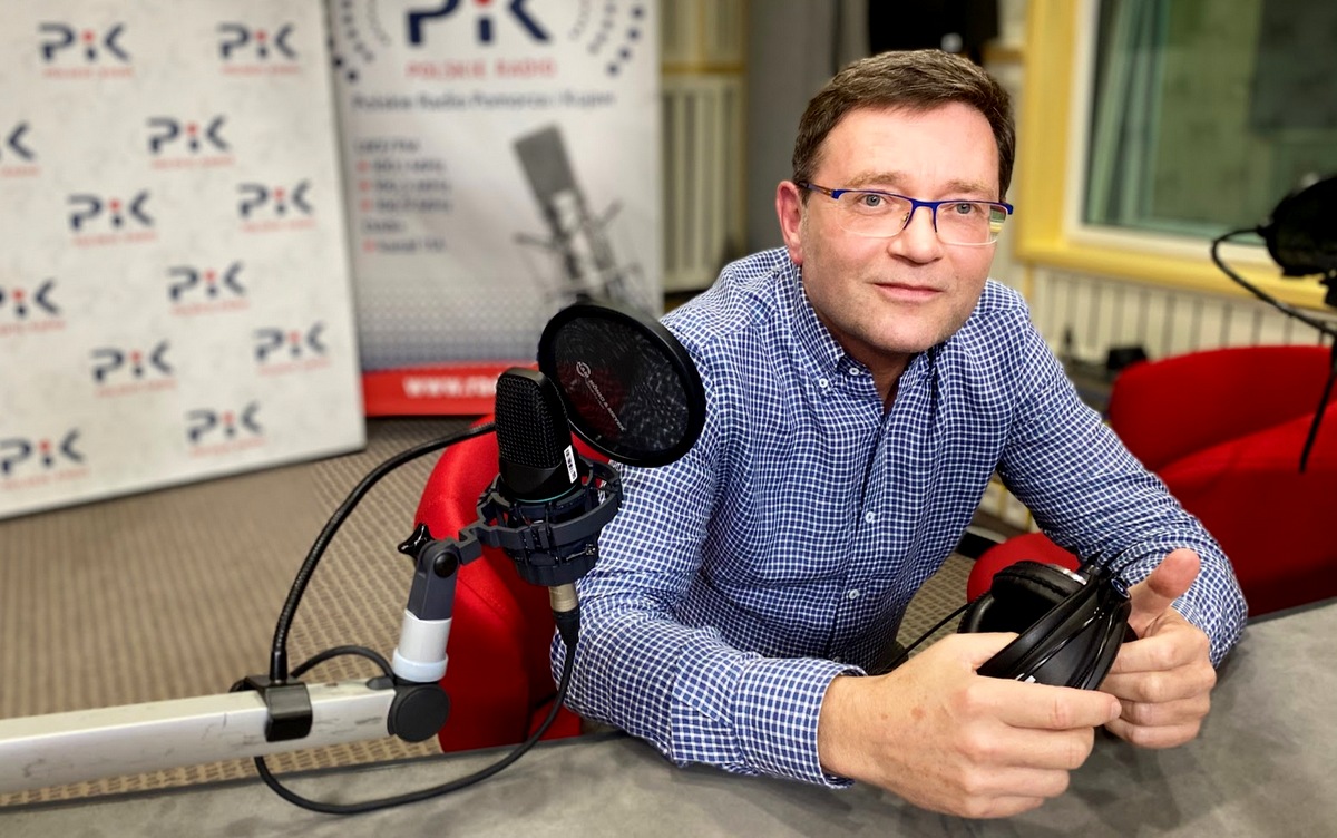 Maciej Figas w studiu Polskiego Radia PiK. Fot. Magda Jasińska
