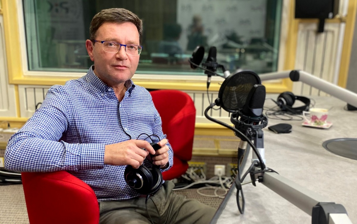 Maciej Figas w studiu Polskiego Radia PiK. Fot. Magda Jasińska