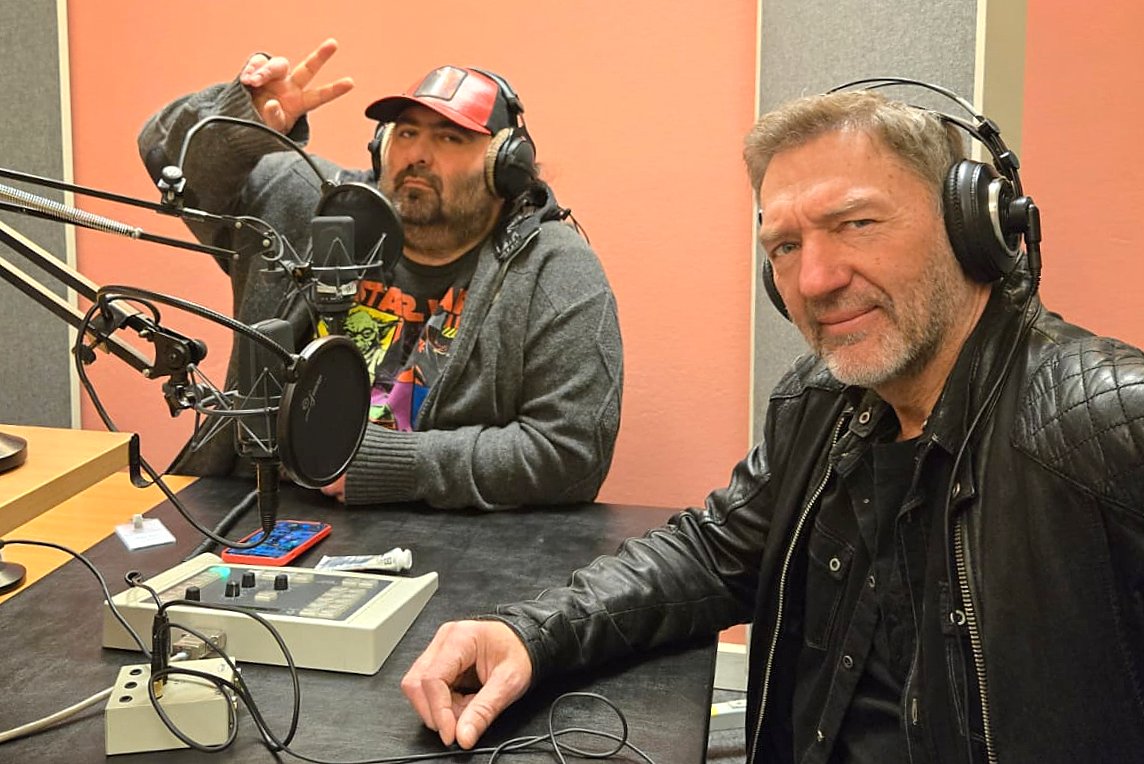 Adam Asanow i Zbigniew „dziadek” Moździerski z zespołu „Piersi”. Fot. Julita Górska Adam Asanow i Zbigniew „dziadek” Moździerski z zespołu „Piersi”. Fot. Julita Górska
