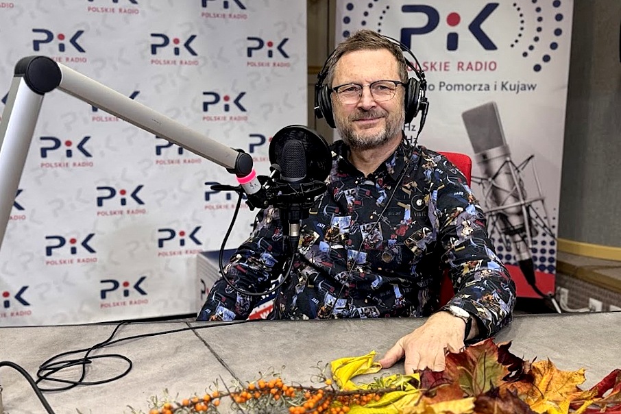 Maciej Sikała w studiu Polskiego Radia PiK. Fot. Magda Jasińska/PR PiK