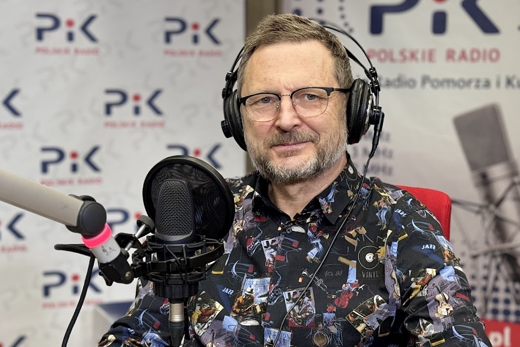 Maciej Sikała w studiu Polskiego Radia PiK. Fot. Magda Jasińska/PR PiK