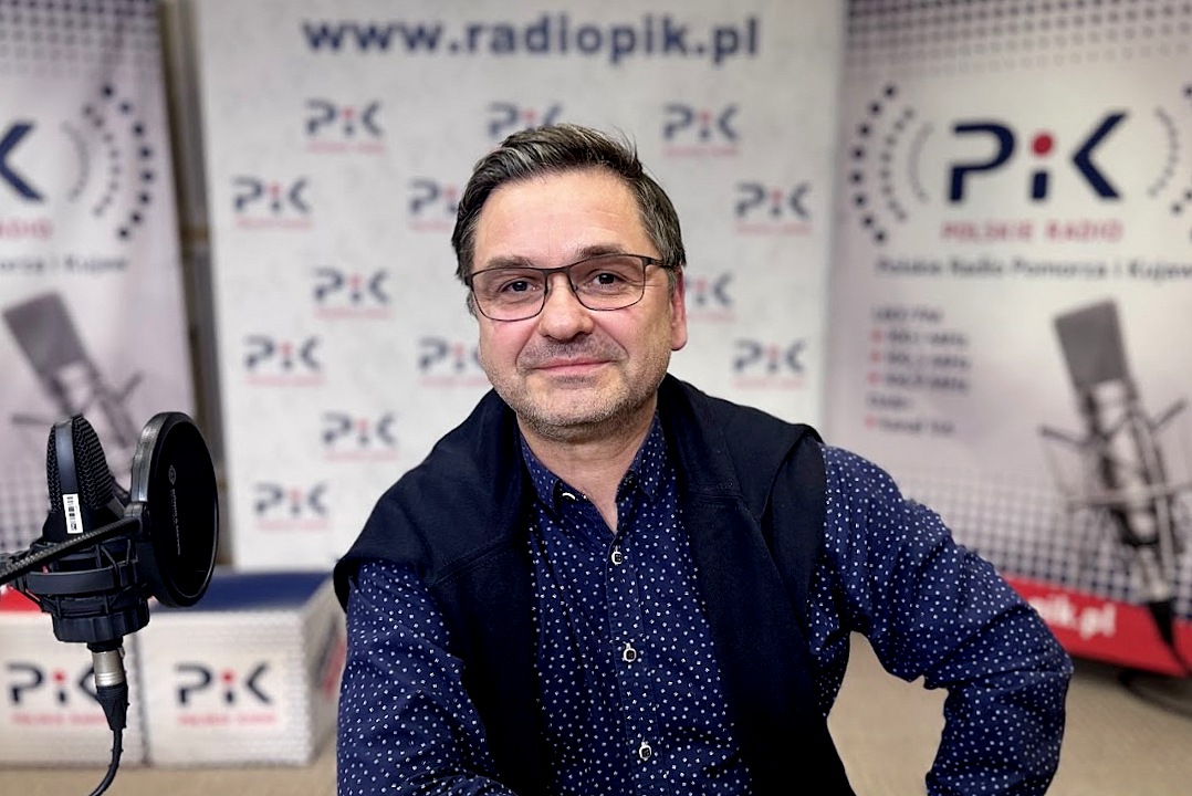 Sebastian Gonciarz w studiu Polksiego Radia PiK. Fot. Magda Jasińska/PR PiK