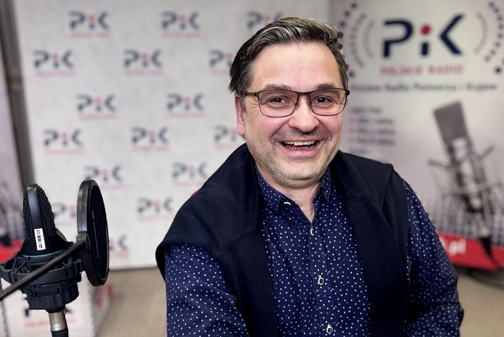 Sebastian Gonciarz w studiu Polksiego Radia PiK. Fot. Magda Jasińska/PR PiK