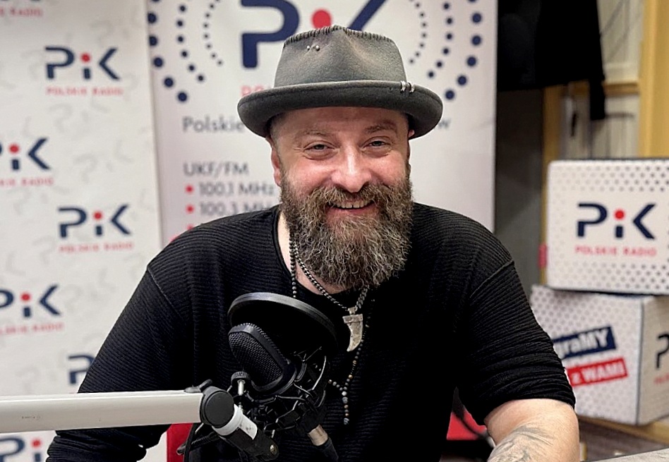 Łukasz Drapała w studiu Polskiego Radia PiK. Fot. Magda Jasińska/PR PiK