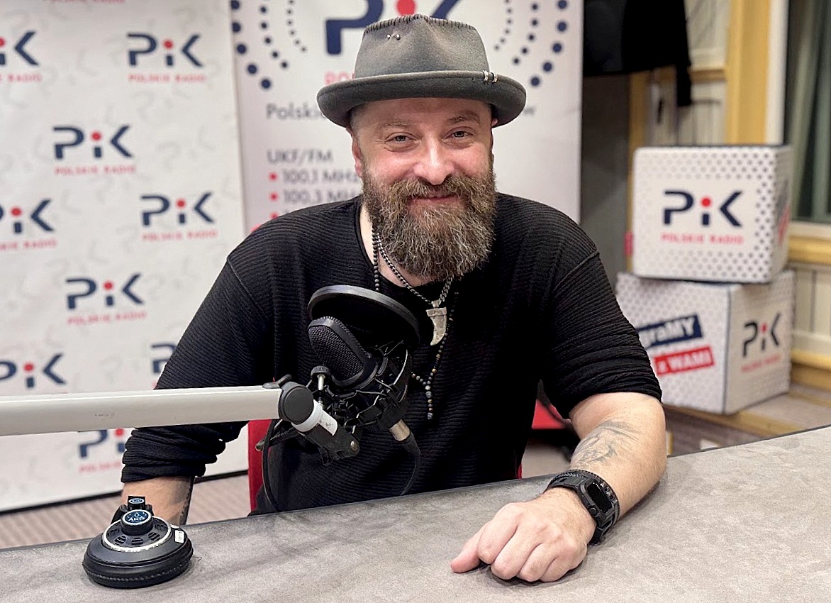 Łukasz Drapała w studiu Polskiego Radia PiK. Fot. Magda Jasińska/PR PiK