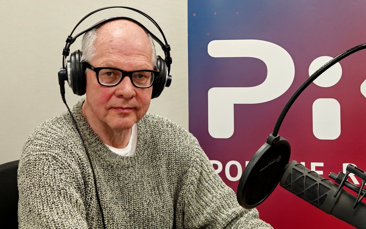 Mariusz Lubomski w toruńskim studiu Polskiego Radia PiK. Fot. Zdzisław Nawrat/PR PiK