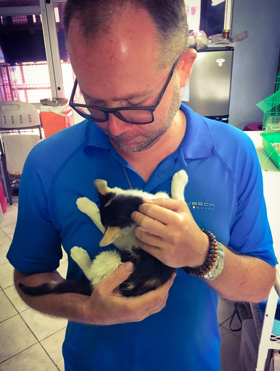 Krzysztof Herdzin - przyjaciel kotów. Fot. zbiory prywatne