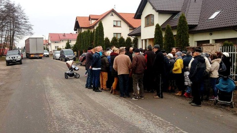 Mieszkańcy Lubicza Dolnego pod Toruniem nie chcą, by przez wieś jeździły ciężarówki. Fot. Adriana Andrzejewska