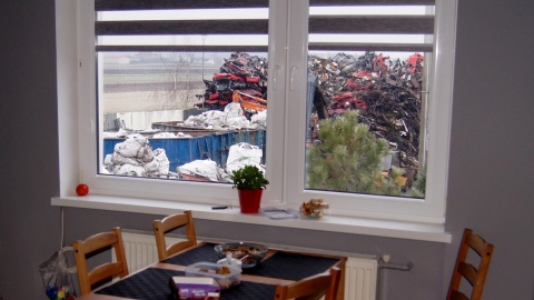 W Grodztwie niedaleko Kruszwicy, w sąsiedztwie domów jednorodzinnych otwarto skup złomu. Fot. Henryk Żyłkowski