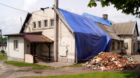 Po wybuchu butli z gazem w Sikorzu niedaleko Sępólna Krajeńskiego. Fot. Henryk Żyłkowski