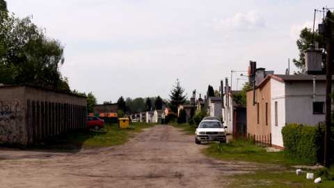 Około 40 rodzin mieszkających w barakach przy ul. Smoleńskiej w Bydgoszczy, będzie musiało uiścić dwukrotnie większą opłatę za mieszkanie. Fot. Henryk Żyłkowski