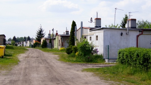 Około 40 rodzin mieszkających w barakach przy ul. Smoleńskiej w Bydgoszczy, będzie musiało uiścić dwukrotnie większą opłatę za mieszkanie. Fot. Henryk Żyłkowski