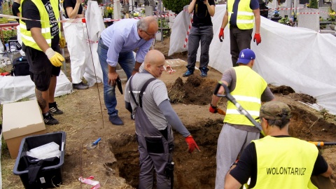 Po 72 latach na tzw. "Bydgoskiej łączce" odnaleziono zwłoki Tadeusza Ośki. Fot. Henryk Żyłkowski