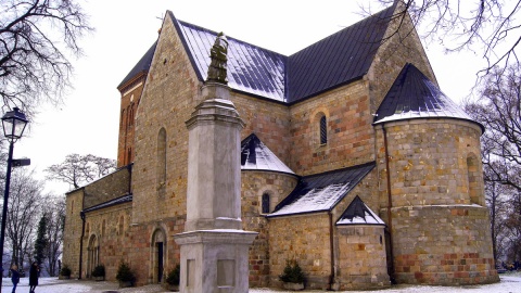 Kolegiata św. Piotra i Pawła w Kruszwicy, to najstarsza świątynia na Kujawach i jedna z najstarszych w Polsce. Fot. Henryk Żyłkowski