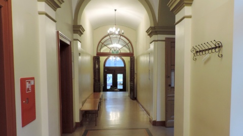 Piekny, zabytkowy i opustoszały. Fot. Lech Przybyliński