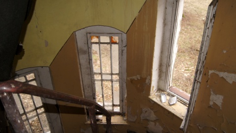 Zabytkowy pałac w Leszczach od lat stoi zrujnowany. Fot. Henryk Żyłkowski