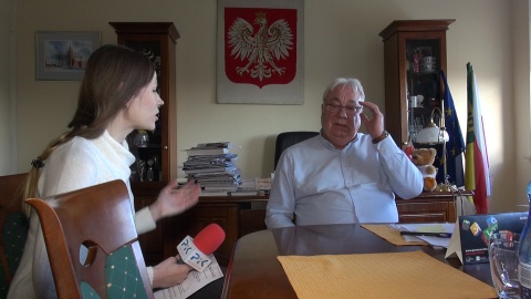 Wójt gminy Osielsko Wojciech Sypniewski i red. Kamila Zroślak (jw)