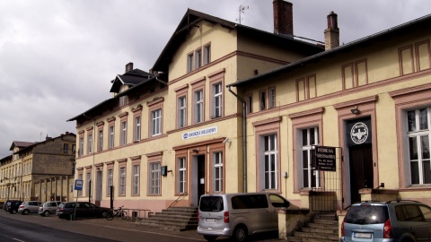 Na dworcu PKP w Nakle nad Notecią panuje dziwne pomieszanie funkcji. Fot. Henryk Żyłkowski