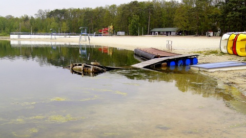 Z roku na rok obniża się lustro wody w Jeziorze Ostrowskim. Fot. Henryk Żyłkowski