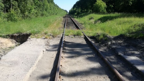 Zlikwidowanie przejazdu kolejowego w Szczepicach, to wielki problem dla okolicznych rolników. Fot. nadesłane