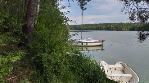 Pomost przy terenach letniskowych nad Zalewem Koronowskim... odpłynął. Fot. Adriana Andrzejewska-Kuras