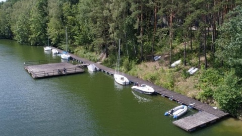 Pomost przy terenach letniskowych nad Zalewem Koronowskim... odpłynął. Fot. Adriana Andrzejewska-Kuras