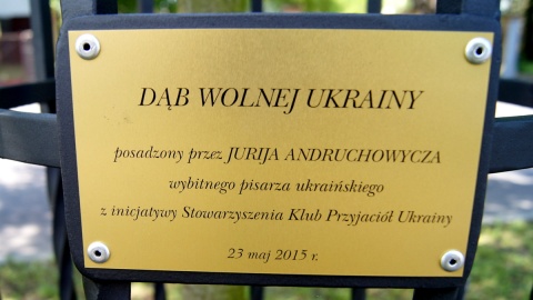 W Alei Ossolińskich w Bydgoszczy posadzono "Dąb Wolnej Ukrainy". Fot. Henryk Żyłkowski