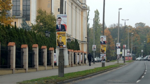 Plakaty wyborcze - można je znaleźć właściwie na wszystkich słupach, latarniach i innych miejscach w miastach regionu. Fot. Adriana Andrzejewska