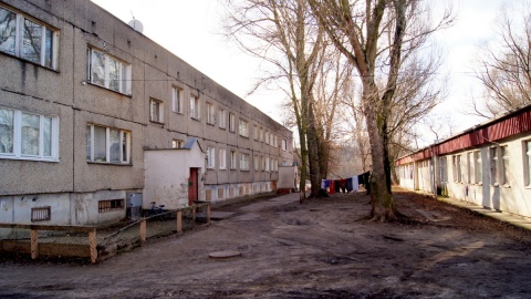 Mieszkańcy bloków socjalnych przy ulicy Przemysłowej w Bydgoszczy są od wielu lat zastraszani przez swoich sąsiadów. Fot. Henryk Żyłkowski