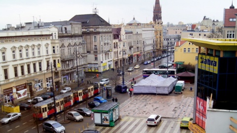 Czy Bydgoszcz ma się kojarzyć z secesją czy składanymi straganami? Fot. Henryk Żyłkowski