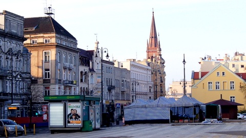 Czy Bydgoszcz ma się kojarzyć z secesją czy składanymi straganami? Fot. Henryk Żyłkowski