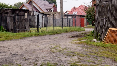 Wiceprzewodniczący Rady Miasta Szubina przyłączył i zagospodarował gminną działkę na własny użytek i twierdzi, że ów grunt należy mu się przez "zasiedzenie". Fot. Henryk Żyłkowski