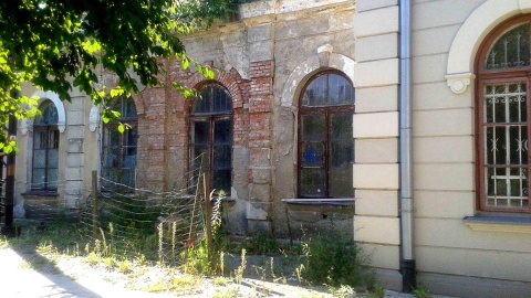 Aleksandrów Kujawski. Na jednmym dworcu, dwa różne światy. Fot. Adriana Andrzejewska