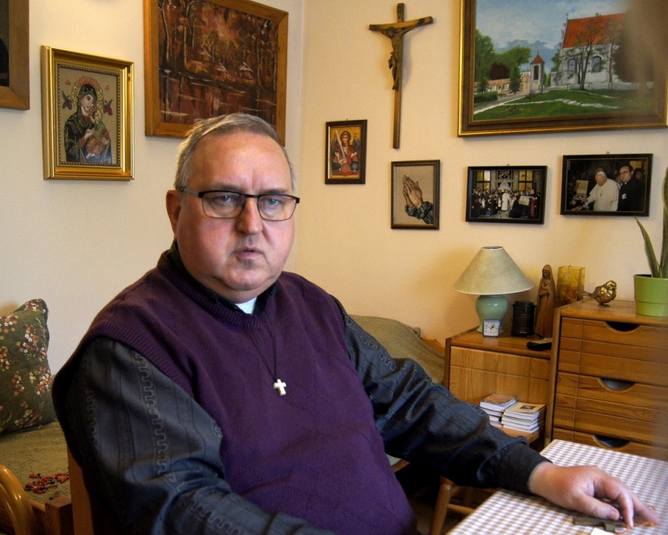 Były ksiądz Andrzej Srebrzyński zaprzecza zarzutom skierowanym wobec niego w filmie pt. 