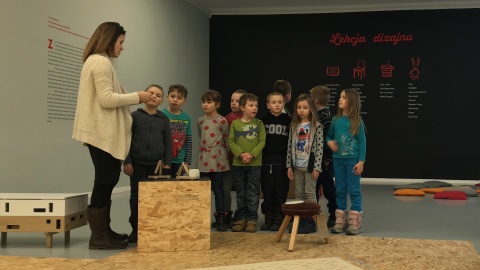 Warsztaty w ramach wystawy "Lekcja dizajnu" w Galerii Miejskiej bwa w Bydgoszczy. Fot. Tomasz Kaźmierski