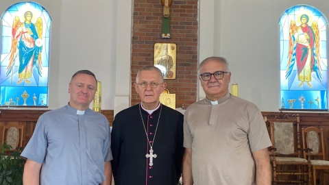 Na zdjęciu: ks. Krzysztof Buchholz, abp Tomasz Peta i ks. Mirosław Goślinowski/fot. nadesłane