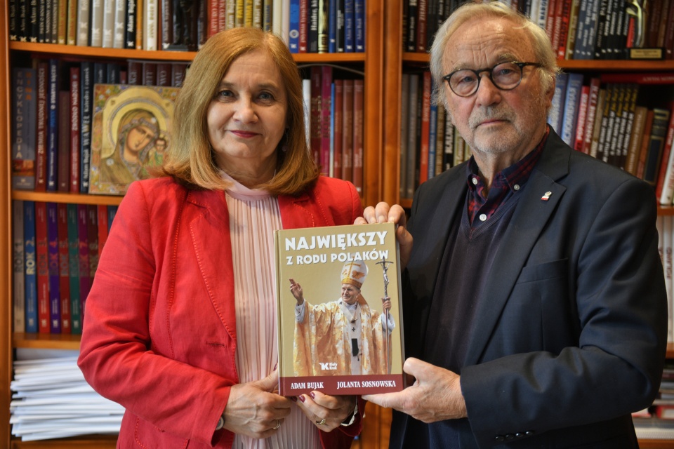 Autorzy publikacji „Największy z rodu Polaków” – Jolanta Sosnowska i Adam Bujak (od lewej)/fot: Leszek Sosnowski